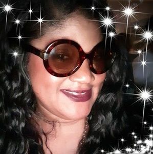 Meet your Posher, Nadine